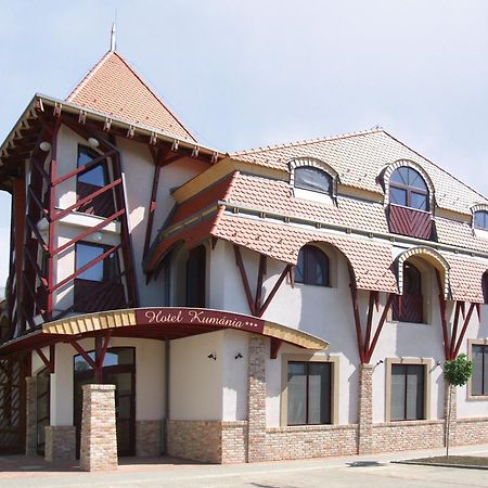 Hotel Kumania Kisujszallas Exterior foto